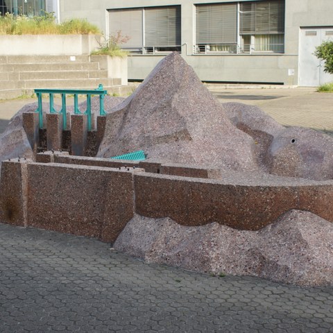 der alte Brunnen. Vergrösserte Ansicht