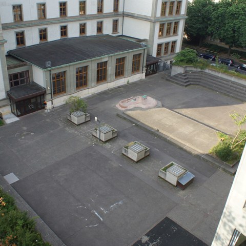 Pausenplatz von oben. Vergrösserte Ansicht